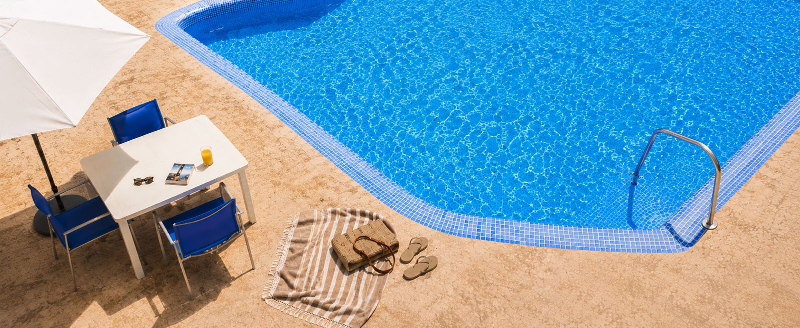 Vista aérea de la piscina de La Costa Playa El Agua Hotel