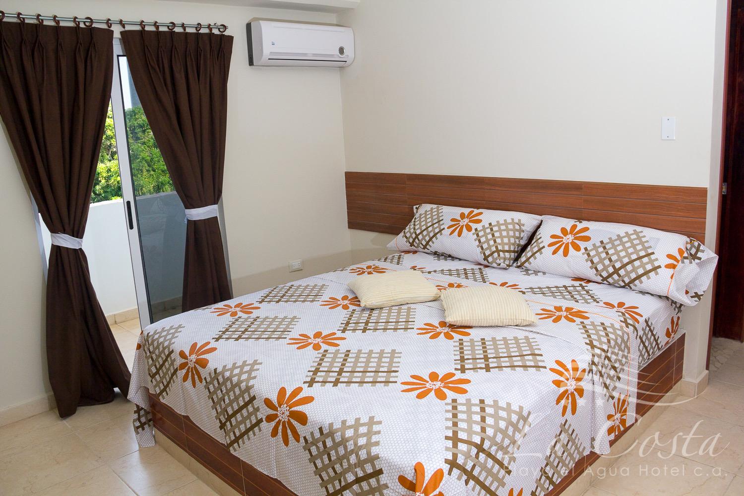 Habitación Matrimonial con Balcón