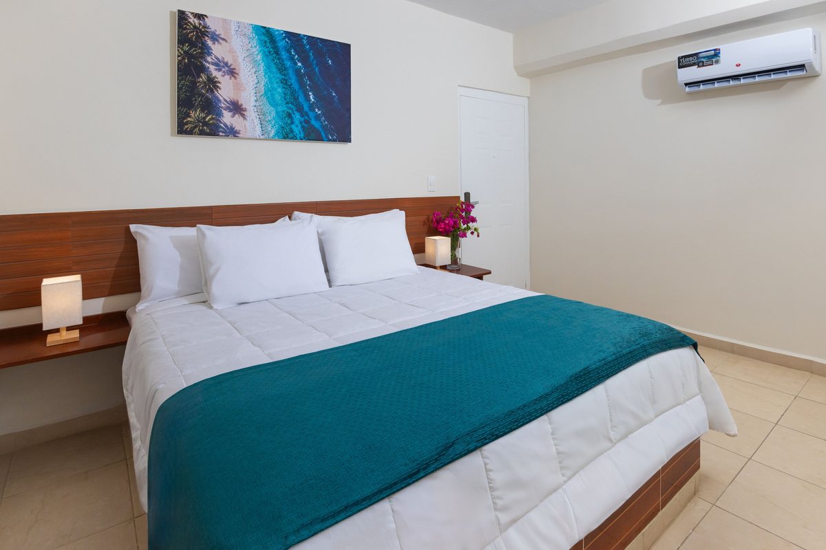 Queen room without balcony with air conditioning